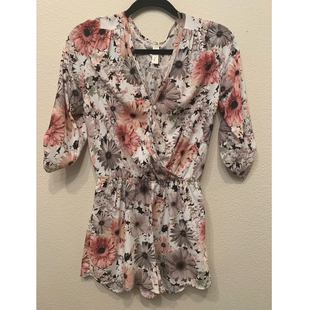 Floral pattern romper 🌺 - Picture 3 of 5